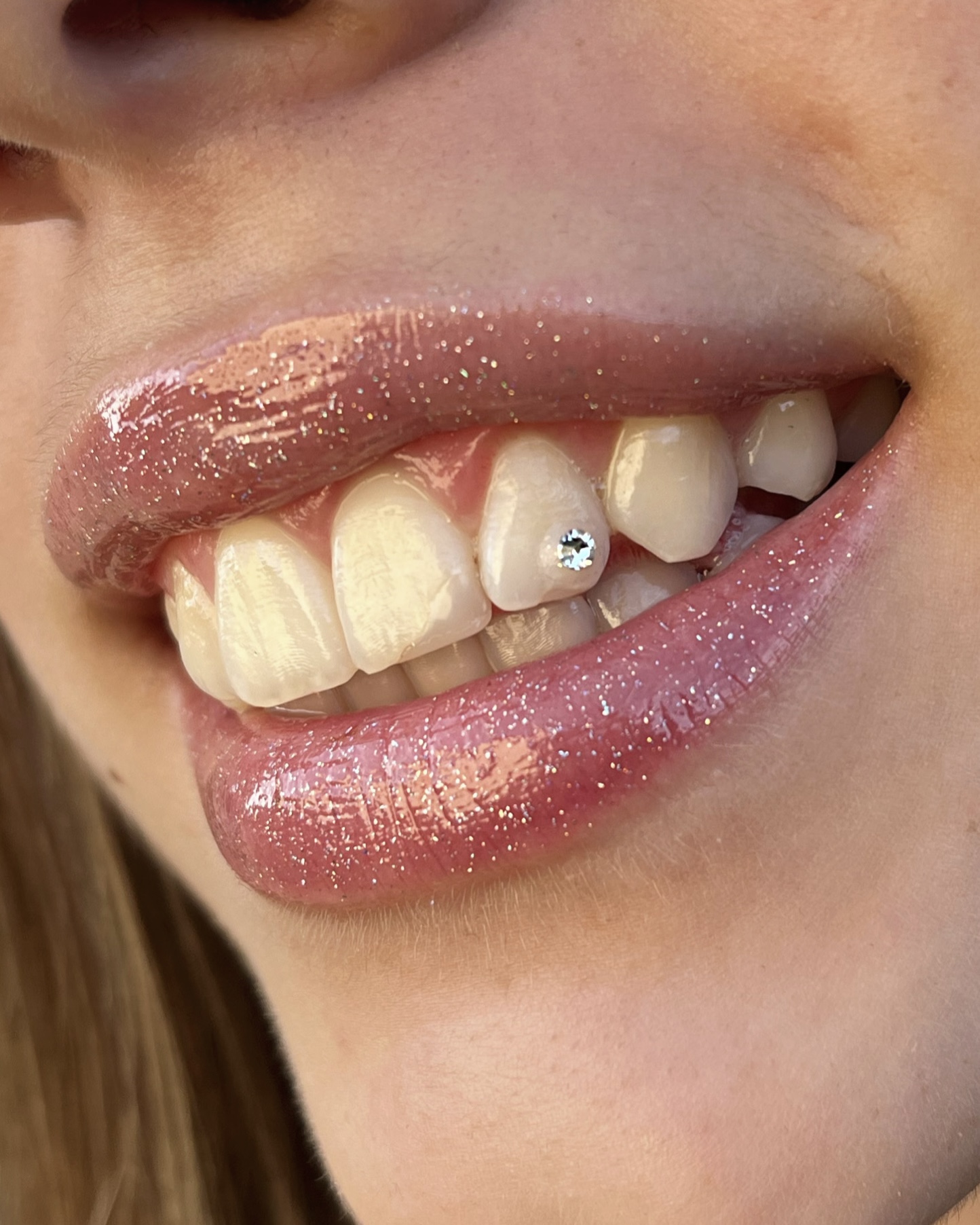 Single clear Swarovski tooth gem