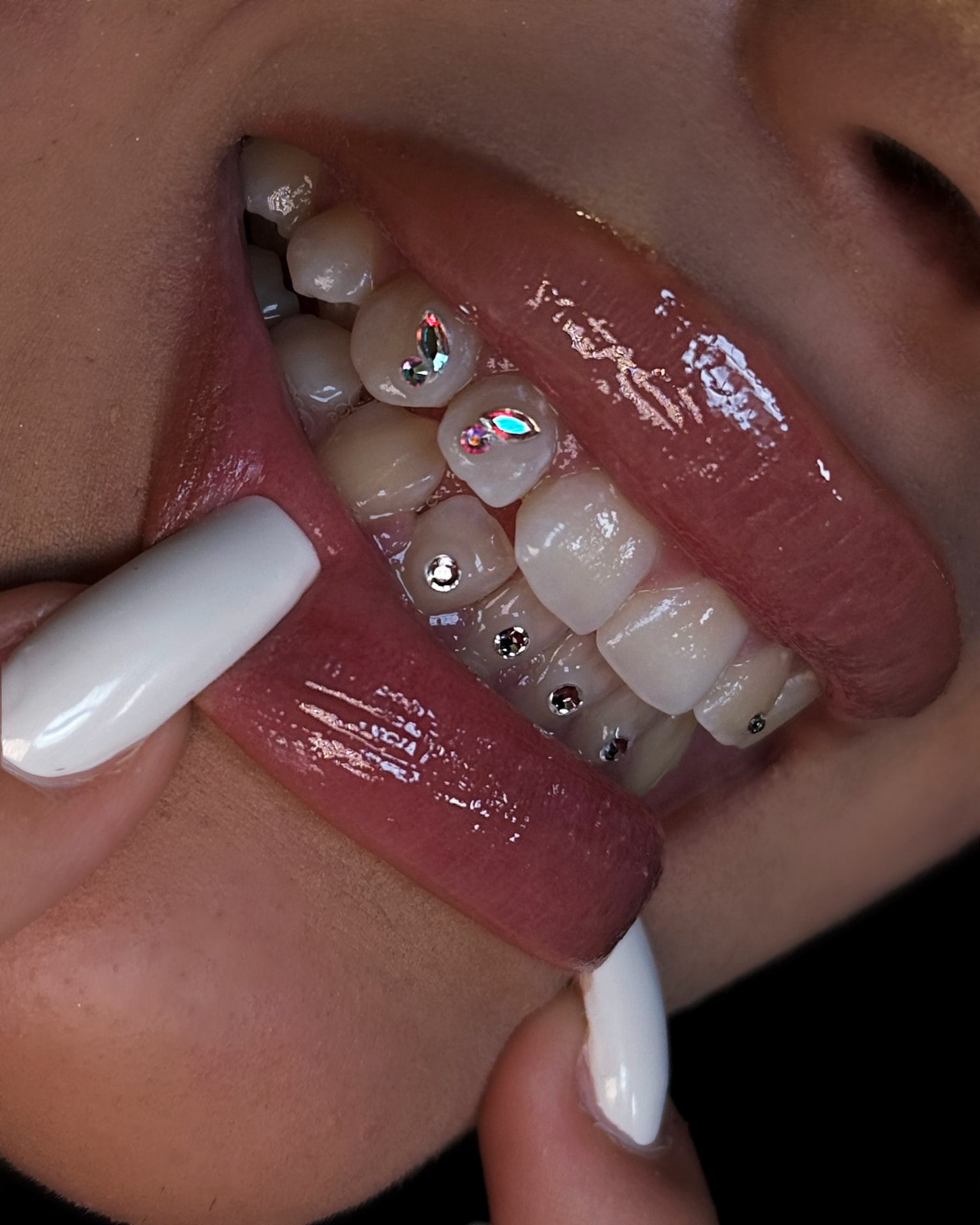 Statement tooth gem set with marquise crystals